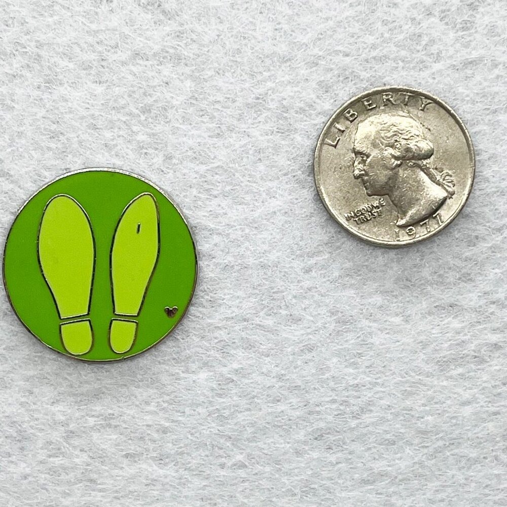 🔮 5/$25 Disney Goofy Footprint Pin - Picture 2 of 2